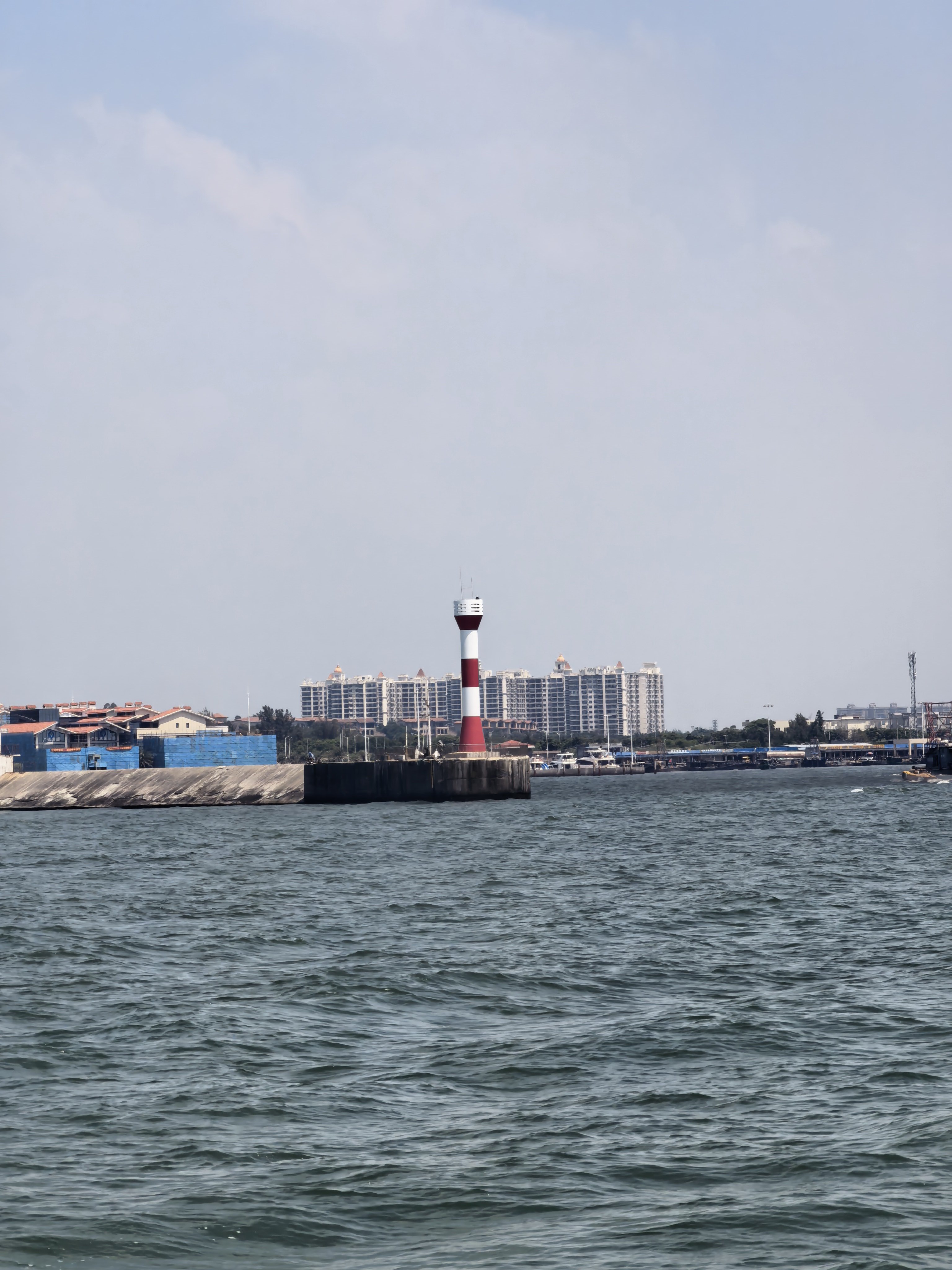 来北海还可以玩什么（游艇海钓版）今天天气真的太好了，天蓝海蓝出海吹吹海风，大家来北海一定要出海吹吹海