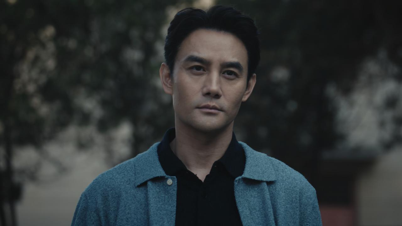 《交锋》马憩组建的五人情报小组成立了。曹了平出狱后，首先找到了贾春霖，他对贾春霖