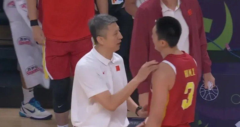 郭仕强和宫鲁鸣两位教练谁才是及格的？同样是亚洲杯，宫鲁鸣带着中国女篮一线队伍，