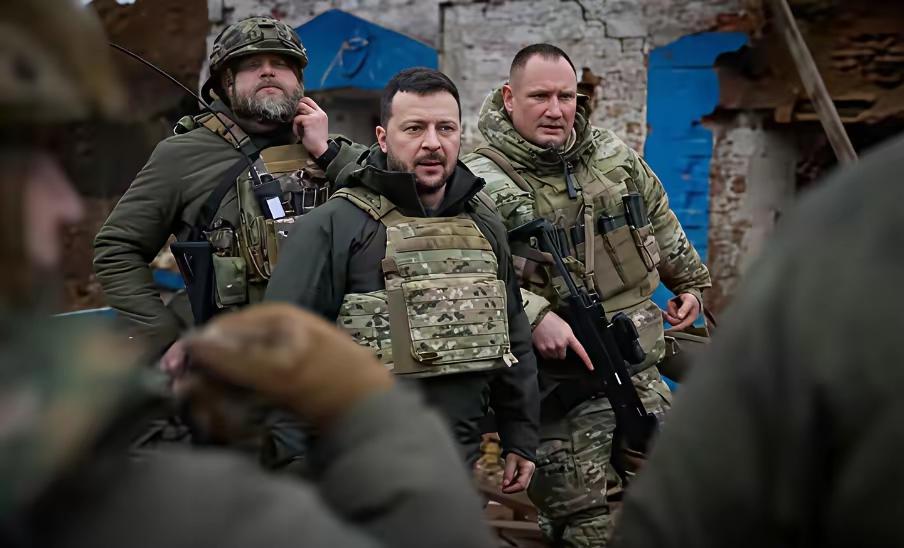 ​乌克兰民众这一次最后见到了他们的总统泽林斯基，这时候泽连斯基在红军城进行相应地