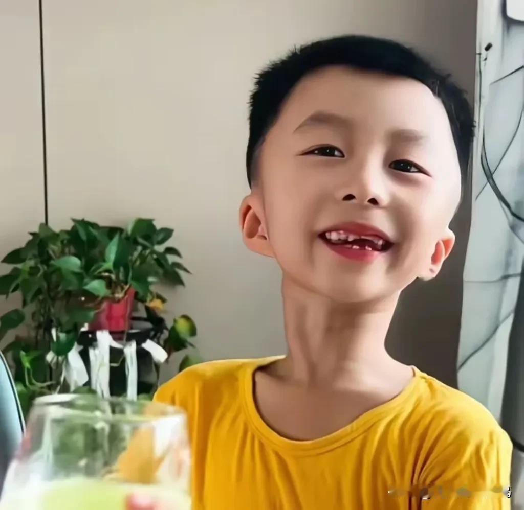 田静对直播已经到了一种万分上瘾的程度，外出游玩都带着样品，在酒店也不忘开直播。她