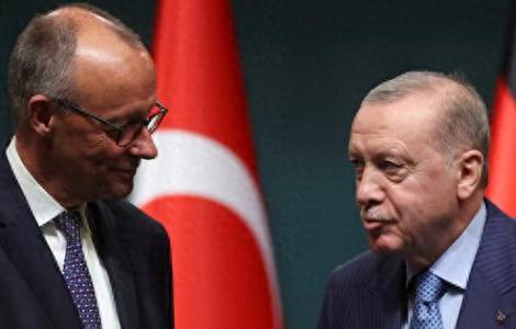 安卡拉的联合发布会刚开5分钟,埃尔多安一句话就把默茨噎得话都说不利索了。 要