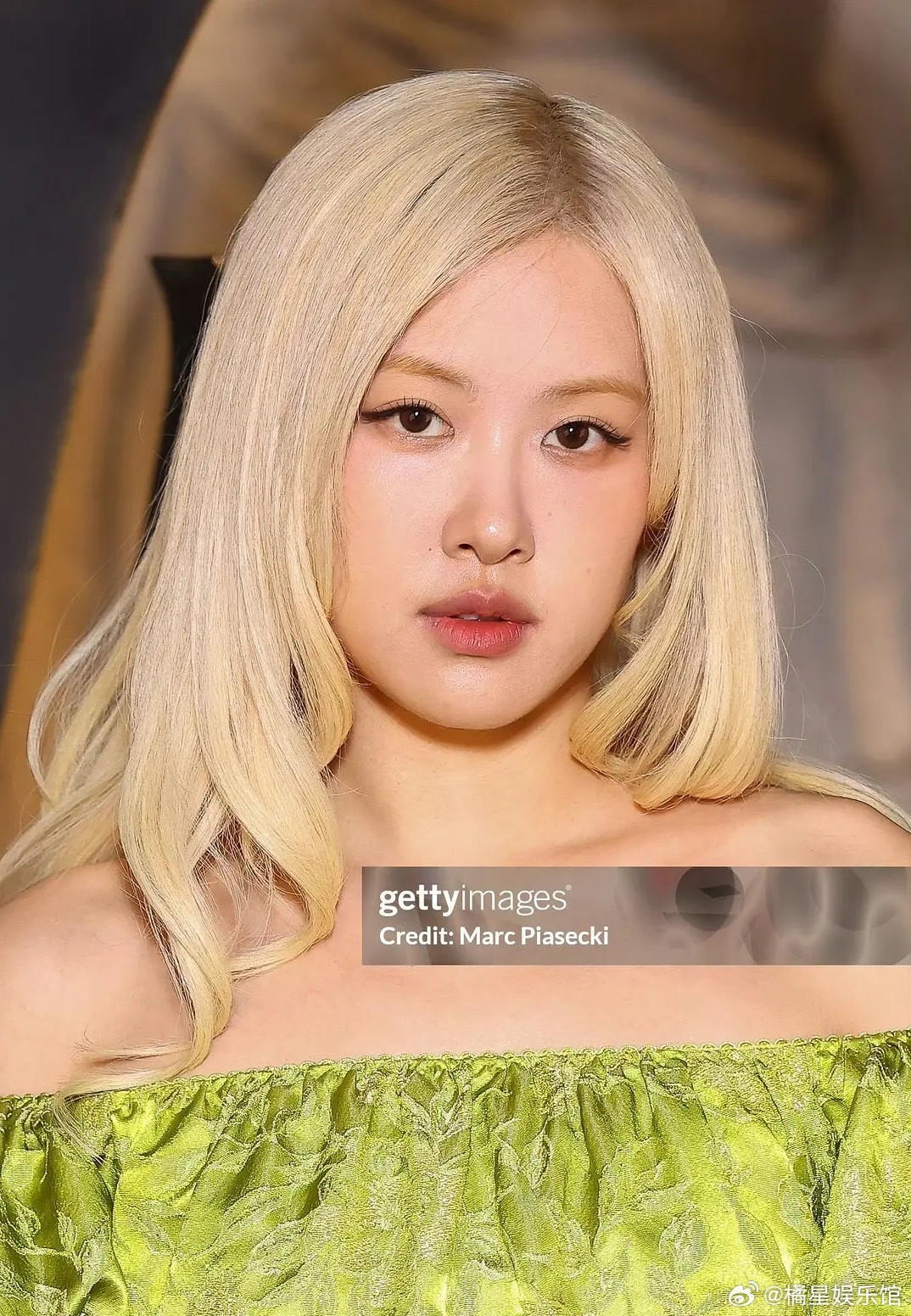 朴彩英的头发都快成塑料了真的要维持金发吗