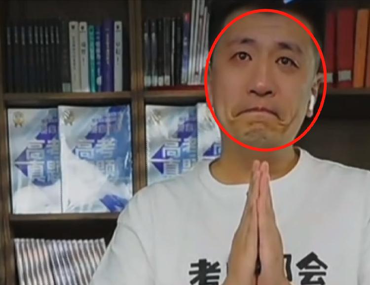 张雪峰少见的在直播间哭了！在2025年高报季的最后一场直播时，张雪峰说着说着