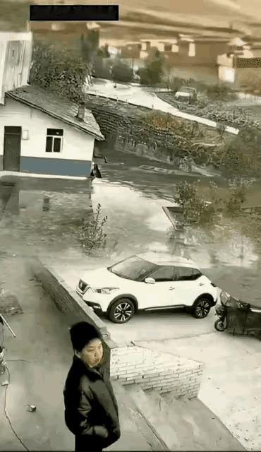 一时间分不清哪个是主角了[笑着哭]