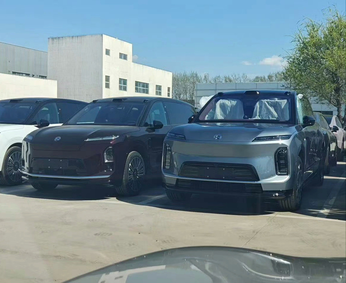 蔚来ES9和ES8同框，体量感太强了