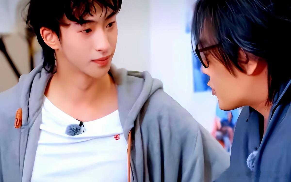 庾澄庆没给儿子过生日，跑去排演唱会，一句“爸爸的爱不靠打卡”把缺席洗成风格。隔天