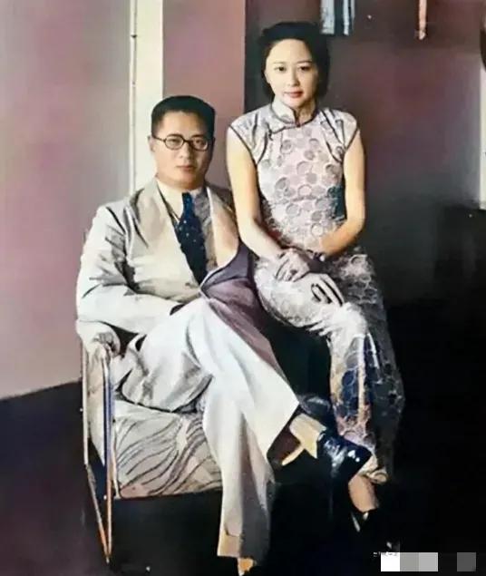1927年，宋子文打算在庐山盖别墅，看中了包工头20岁的女儿，姑娘端茶时随口叫了