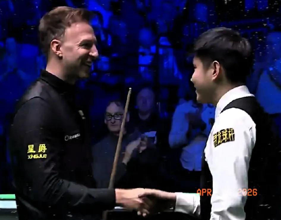 中场休息归来，赵心童83-30拿下第十三局，总比分10-3轻松结束全场比赛。第