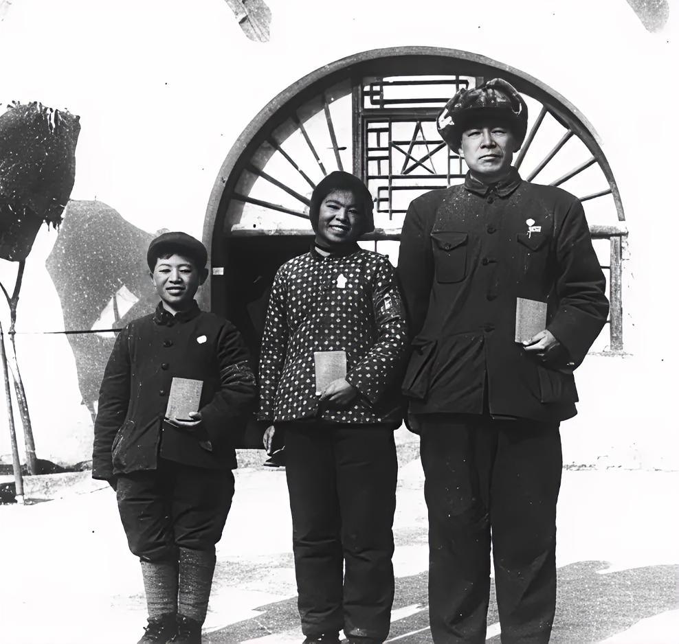 1974年，兰州军区司令韩先楚上将刚刚上任不久，就听说：“几年前，红15军团的1