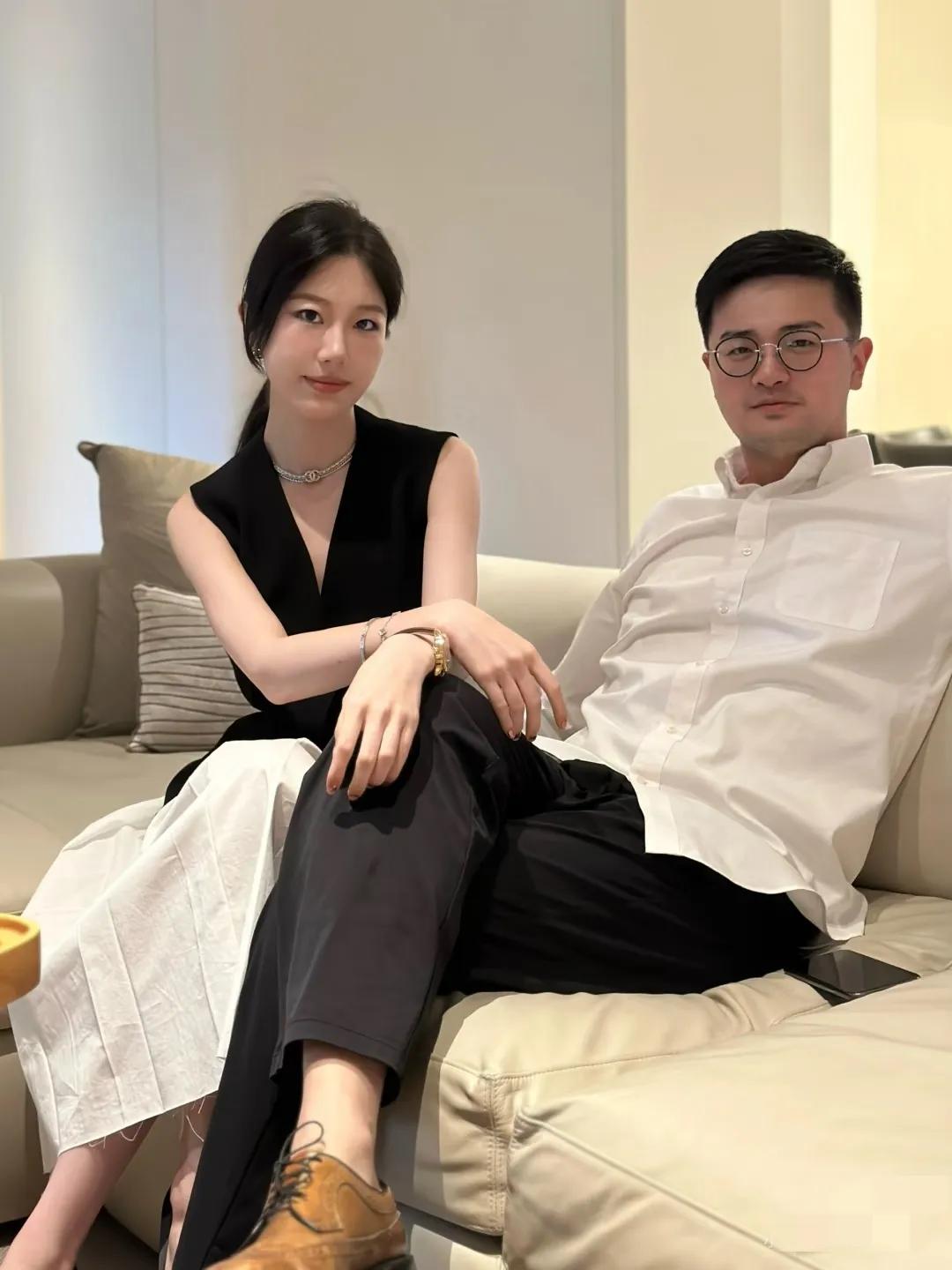 18年了我才发现老公的朋友圈没有我我的朋友圈也没有他他手机相册里没有我。
