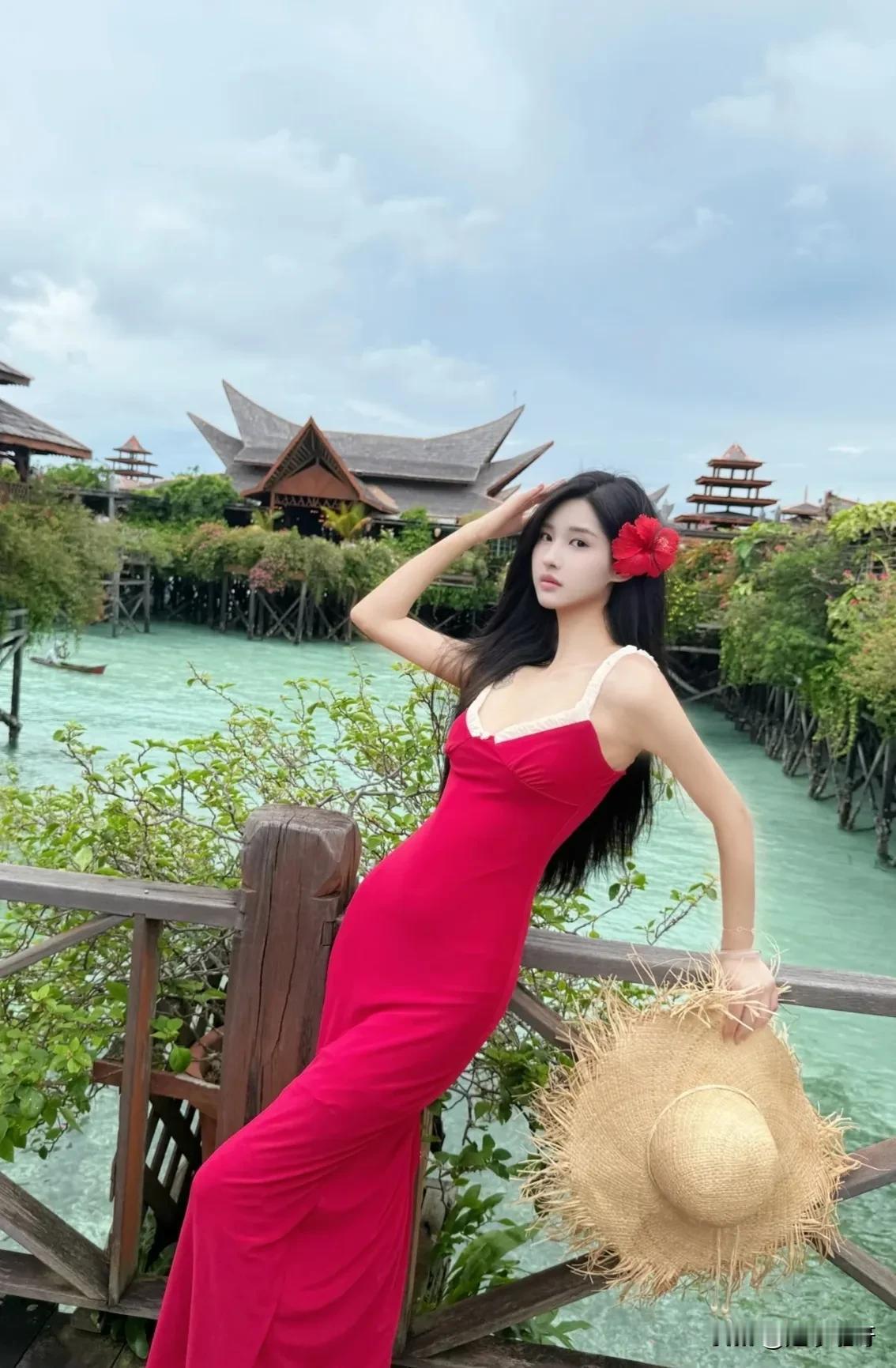 一袭红裙闪亮亮登场