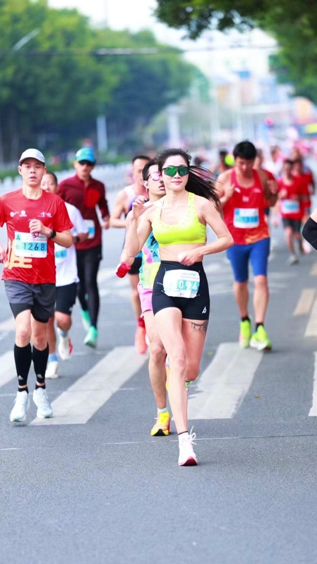 人生马拉松：稳比快更重要。🏃‍♀️总有人问我为什么跑这么慢，其实马拉...