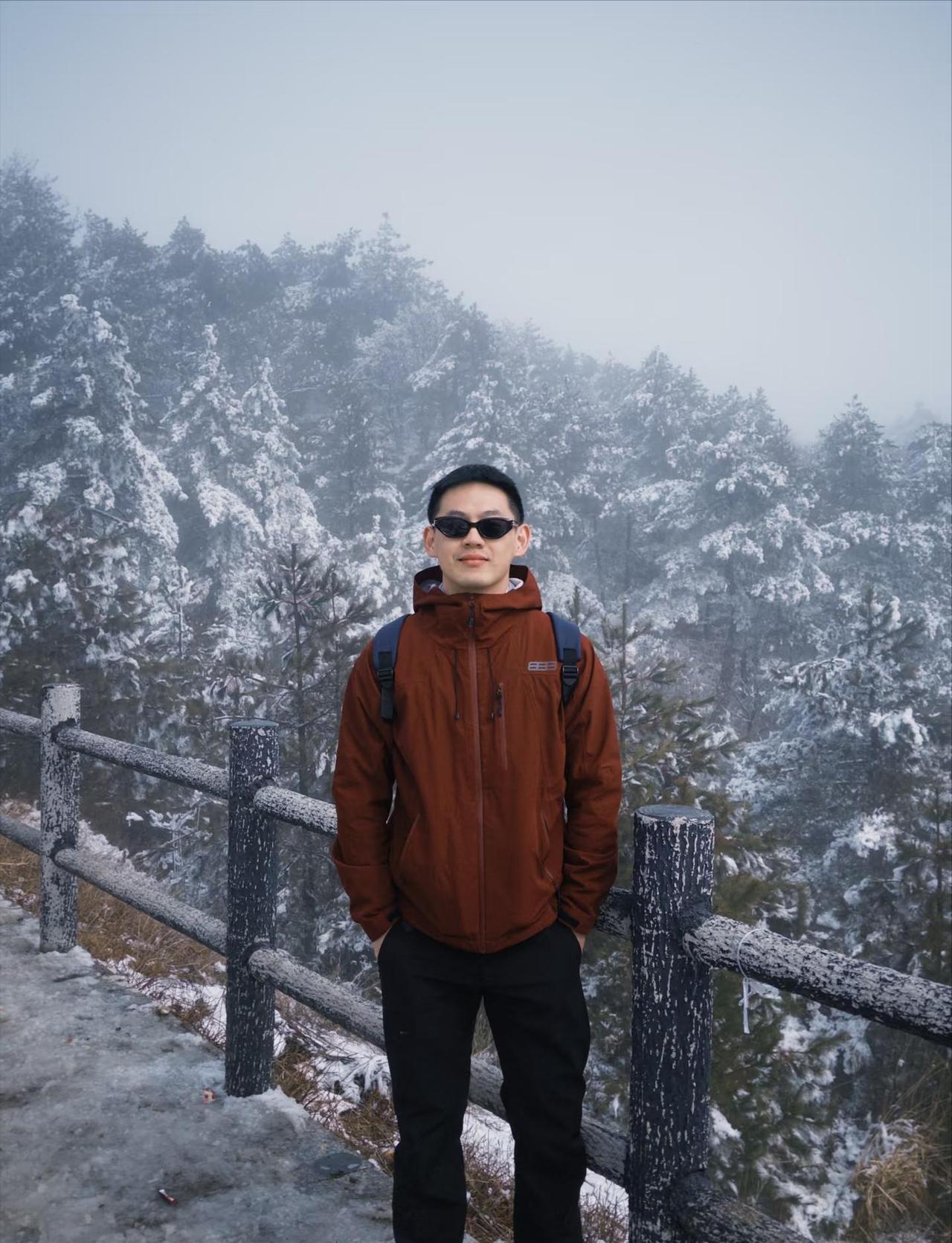 🏔有喜欢爬的吗｜百丈岭机位推荐2️⃣📍云顶镜湖，搭配远处雪山雾凇以及天空，