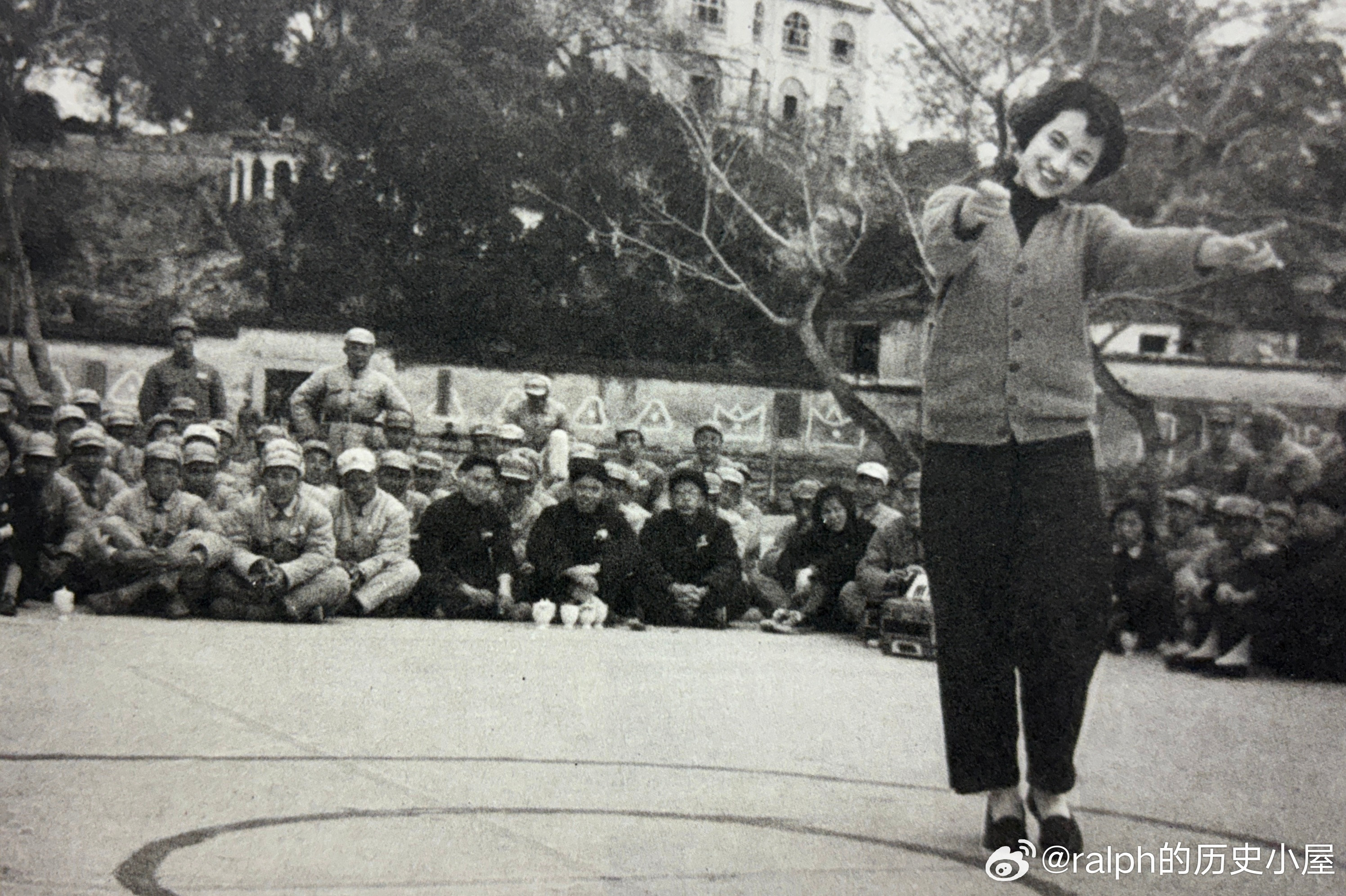 1954年4月王文娟慰问福建前线部队历史影像​​​