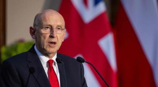 英国国防大臣约翰·希利表示，如果台湾问题升级，英国可能会对中国诉诸军事力量，但他