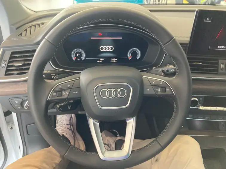 奥迪Q5L值得买吗？昨天公司的同事来问我老款的奥迪Q5L还能不能下手，我告诉他