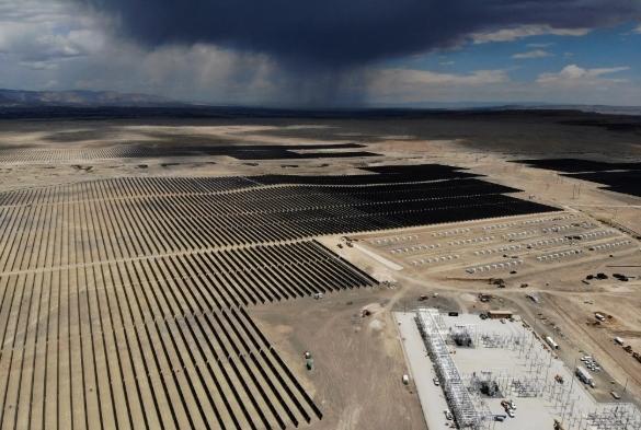 中国若收紧光伏核心设备出口美国扩产计划先被卡脖子美国一边喊着摆脱对中国依赖