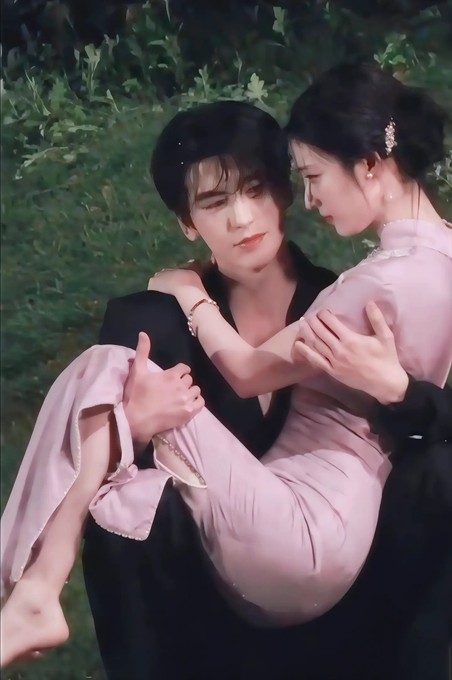 王楚然妖妃演累了吃口火锅王楚然在复制粘贴的时代，你是手写的诗