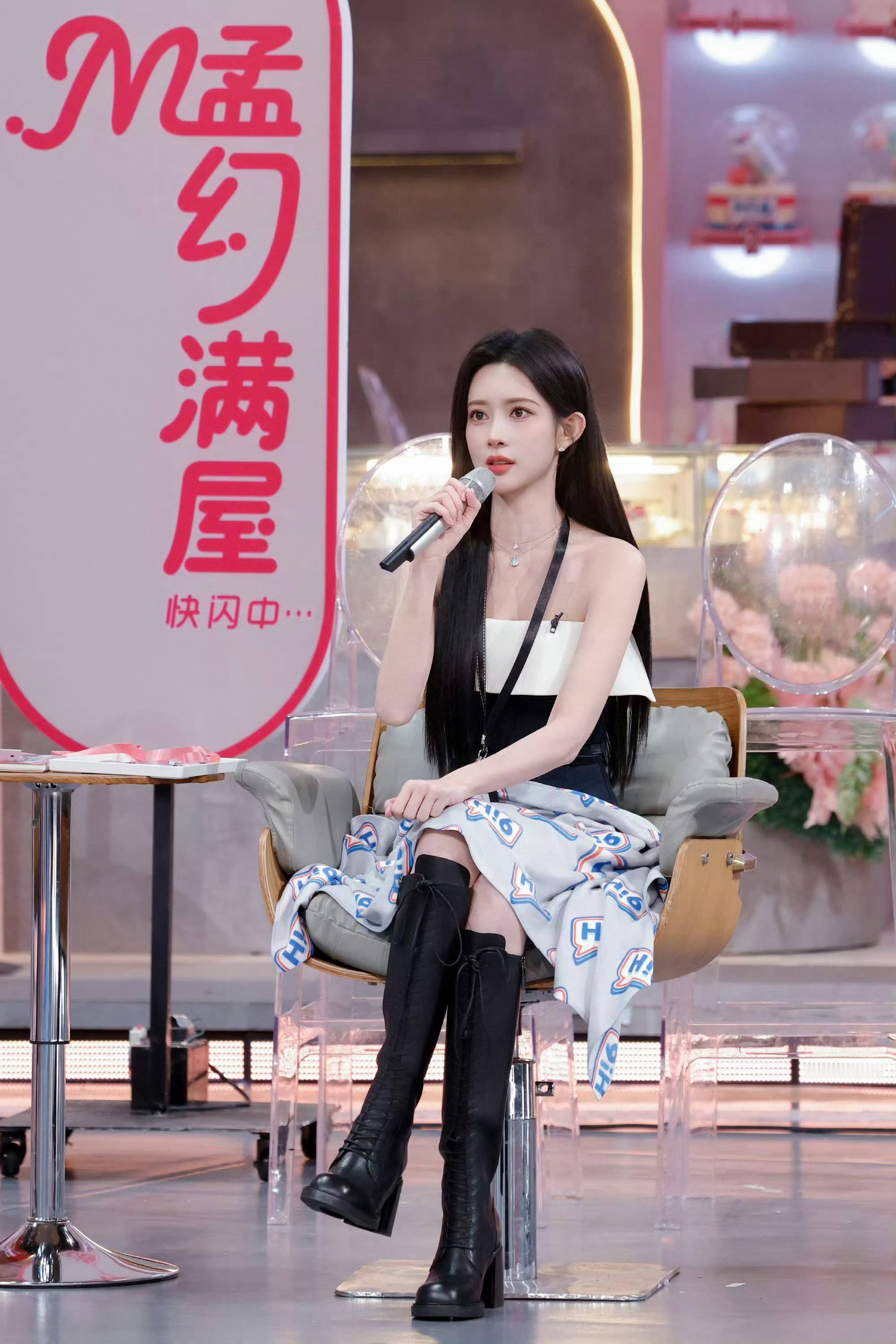 孟子义对自己的脸非常有自信孟子义本身就是大美女对自己脸有自信很正常