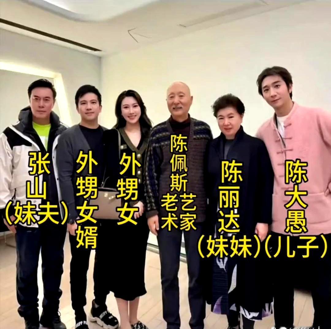 现在娱乐圈动不动就塌房，为啥陈佩斯一家几十年了还能让人这么服气？说白了，人家是