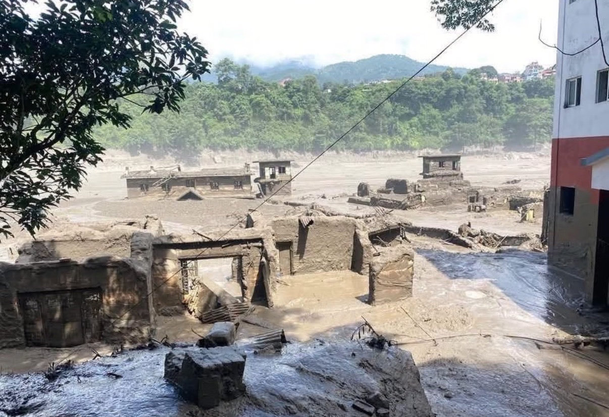西藏泥石流视频发不出来，就发一些照片吧，当地受损的确很严重这是我第一次这么直观
