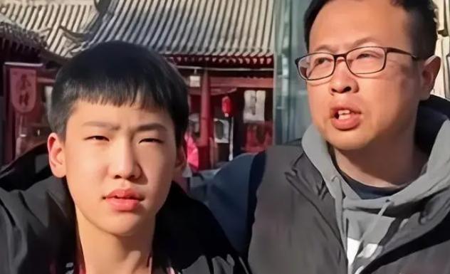 2020年，丹东一名初中生不想上学，整天沉迷网络，父亲再三劝说无果后，竟直接辞职