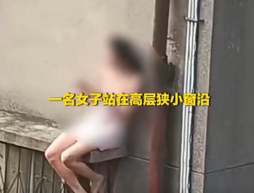 广东，小情侣每天在房内亲密运动，不知道男生哪里惹女友生气了，当时女子衣着暴露，二