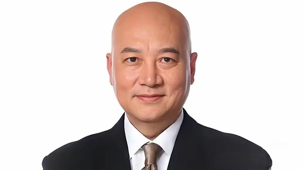 迟重瑞和陈丽华结婚后，没有生育自己的孩子，但是迟重瑞的姐姐、弟弟却是儿女双全，家