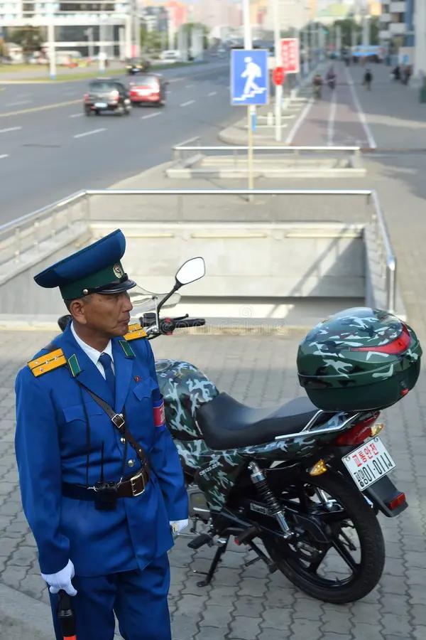 朝鲜警察与长春玲木摩托车