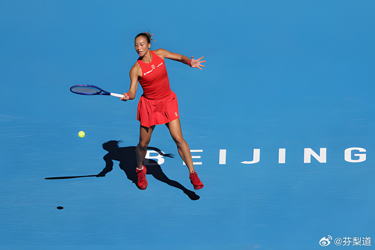 中网女单第一轮：郑钦文7-6（6）/4-6/6-2施晗🎾郑钦文连续三年中网开门