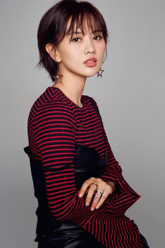 海哈金喜离婚后状态开挂！深夜闺蜜局笑靥如花与李亚鹏离婚一个多月的海哈金喜，近