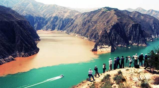 做人要有边界感，做到泾渭分明。说起来容易，做起来难。人生在世，尽可能的做一个明白