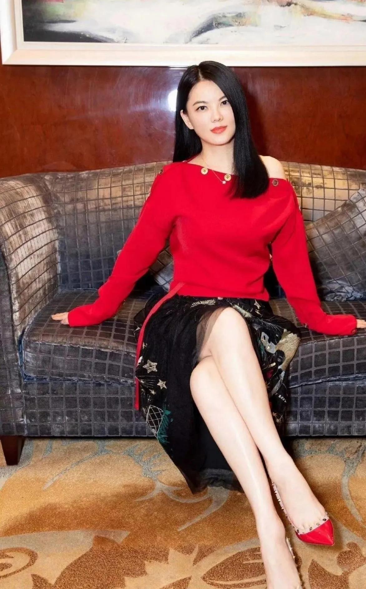 李湘突然被全网禁关，你敢猜原因吗？🤔曾经的综艺一姐李湘，多平台账号一夜之