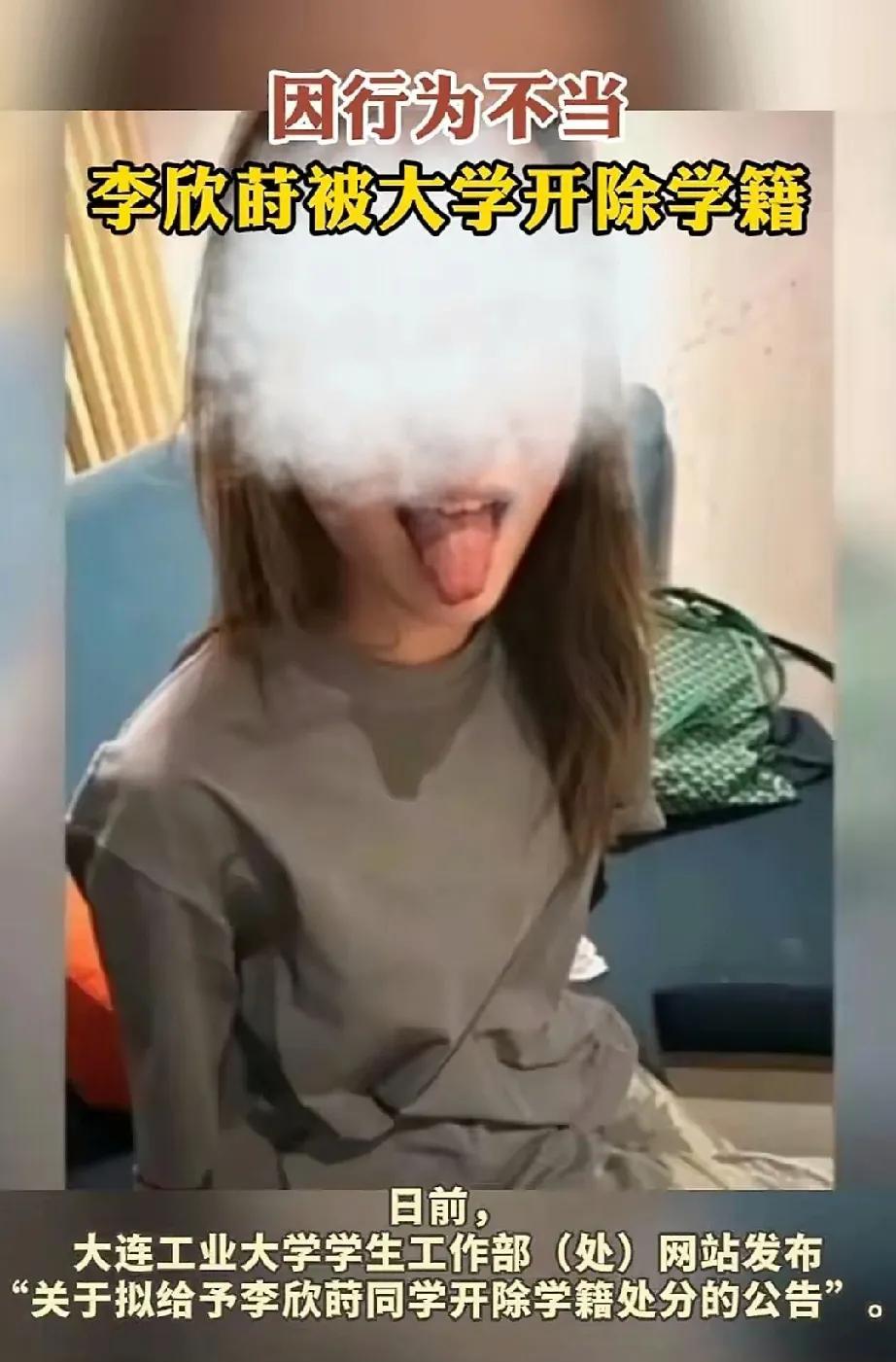 很奇怪，为什么她们和老外在一起，面对镜头都要吐舌头，在国外合照，也没看见金发美女