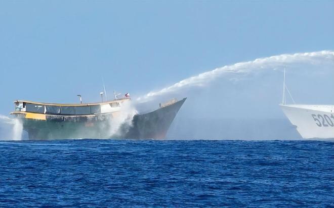 中菲爆发海上冲突，菲亮刀子威胁，中方一招制敌，美国火速选边站。还是老一套！明面上