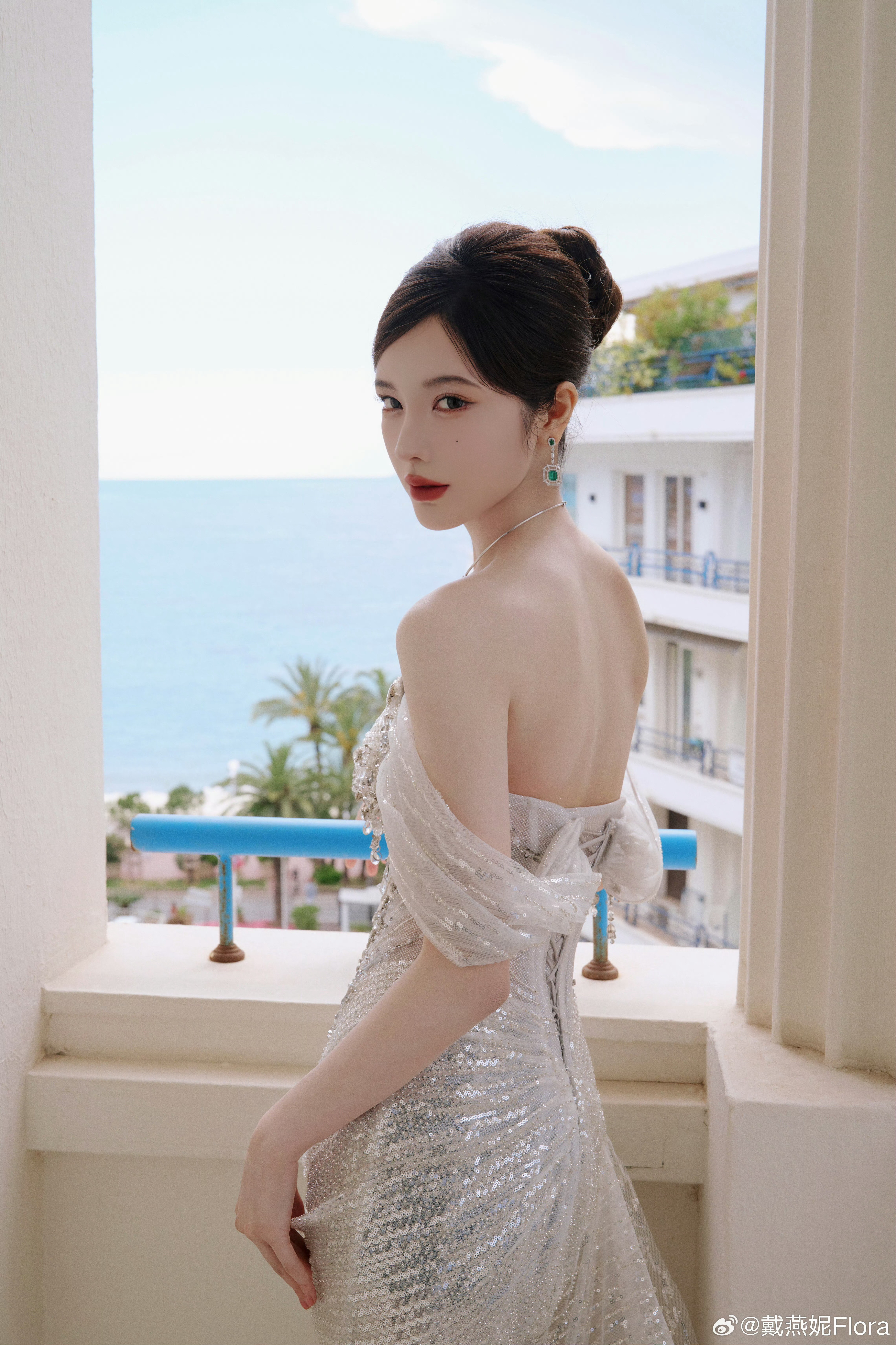 戴燕妮亮相戛纳电影节红毯​​​