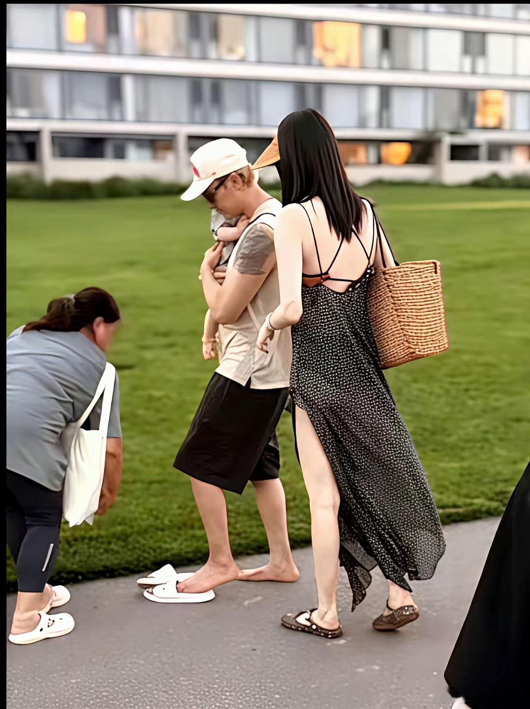 何穗带娃穿衣太少被吐槽，陈伟霆到底爱不爱她？网友说她带娃跟走秀一样，裙子还有点透