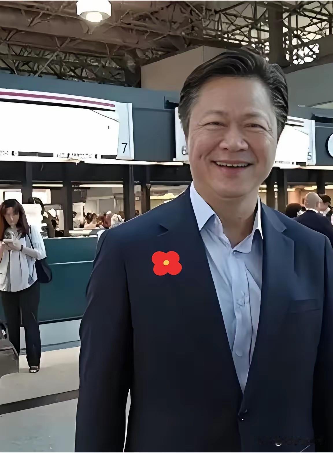 赖岳谦被辞退后，一脸愁苦，辞职后也有一段时间，赖岳谦并没有找到合适的工作？曾