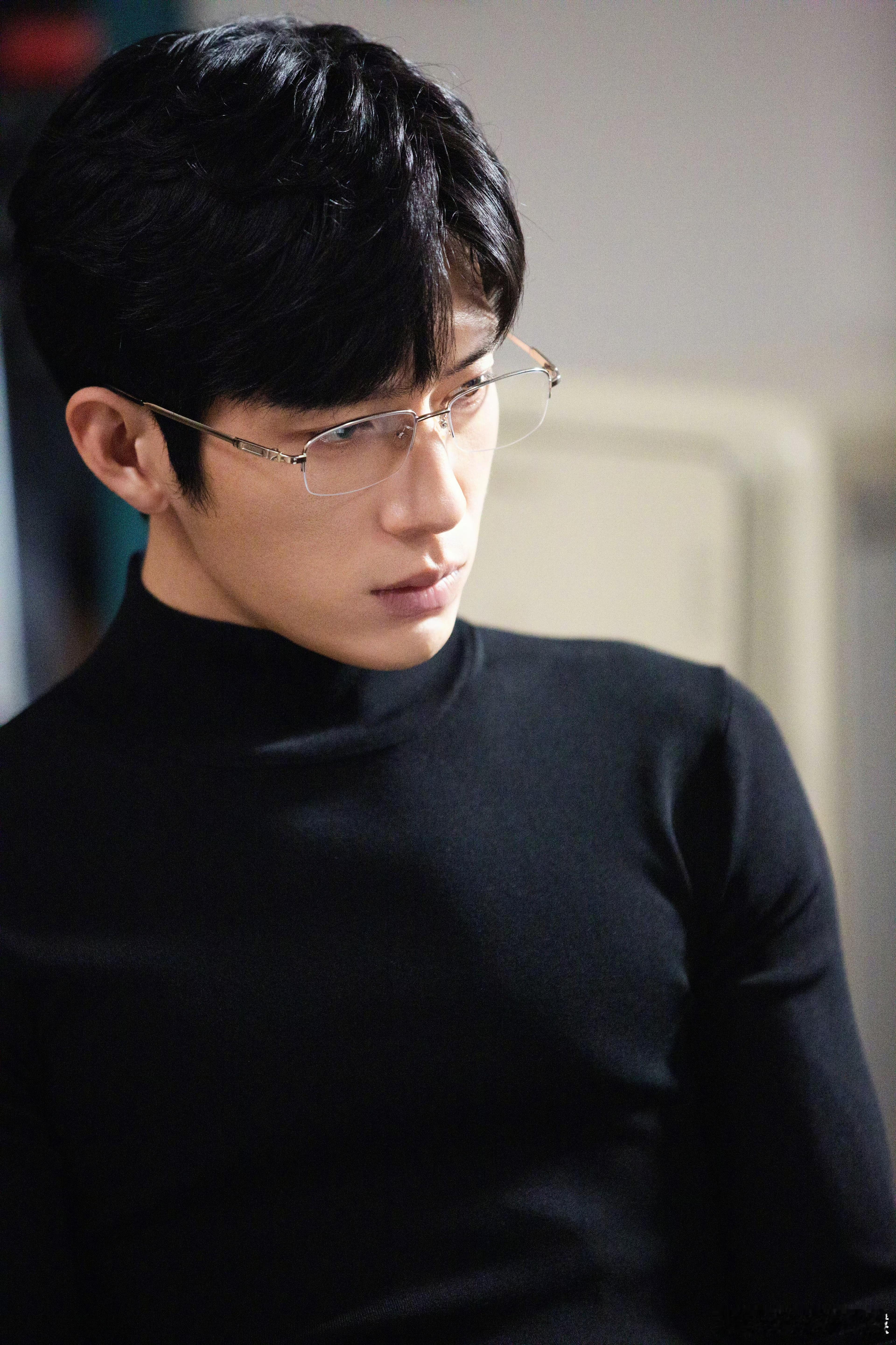 井柏然最佳赏味期不仅在《钢铁森林》的专访里，谈对角色的理解，精准拿捏住角色外表