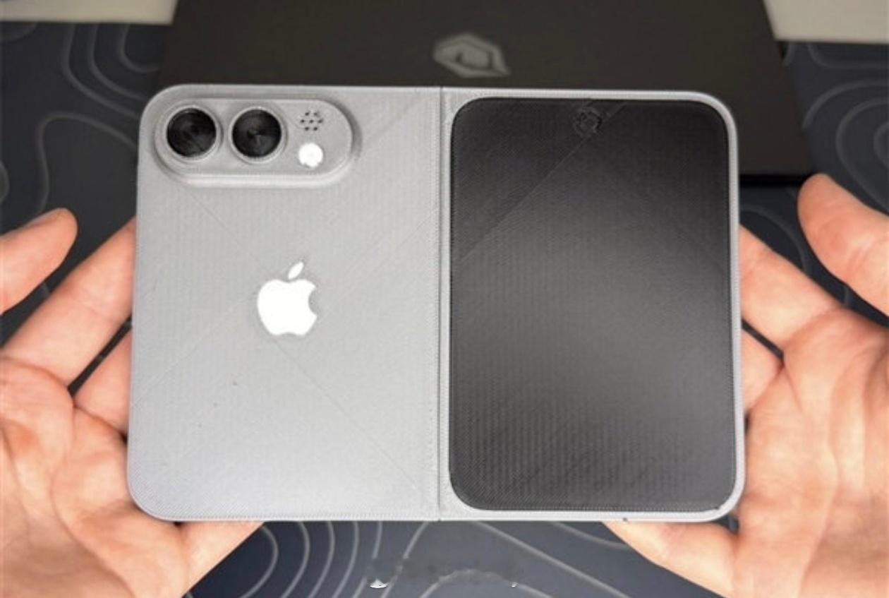 折叠屏iPhone外观实锤咱们国产手机帮它先行探索出来了，而且屏幕更大，iPh