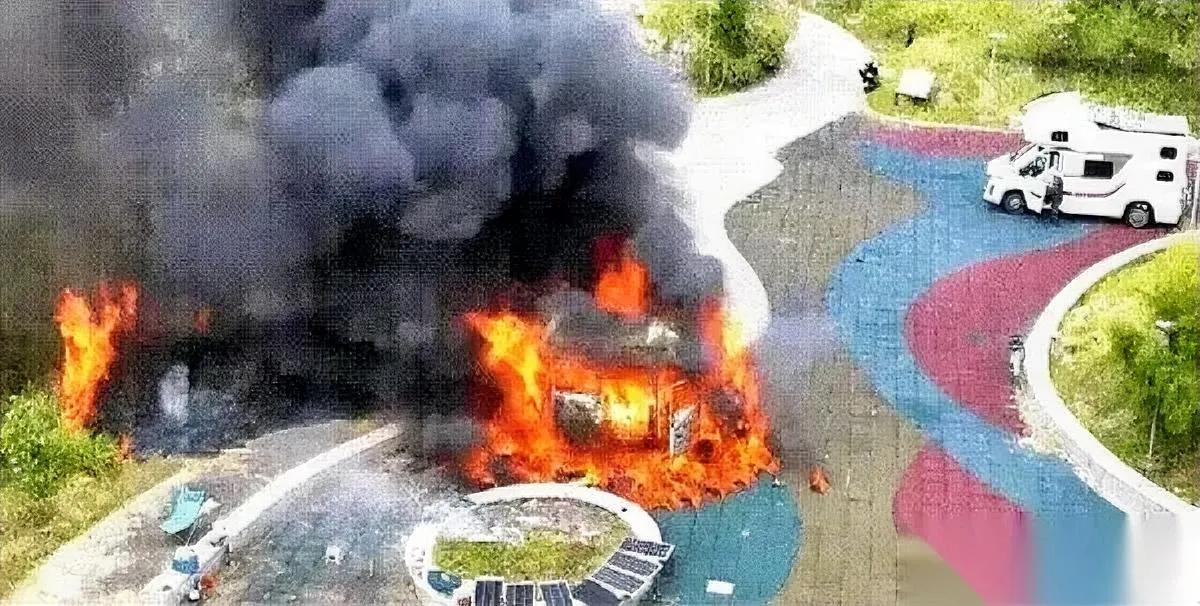 北海这次真急眼了！直接给银滩的房车下“逐客令”——上千辆赖着不走的，七天