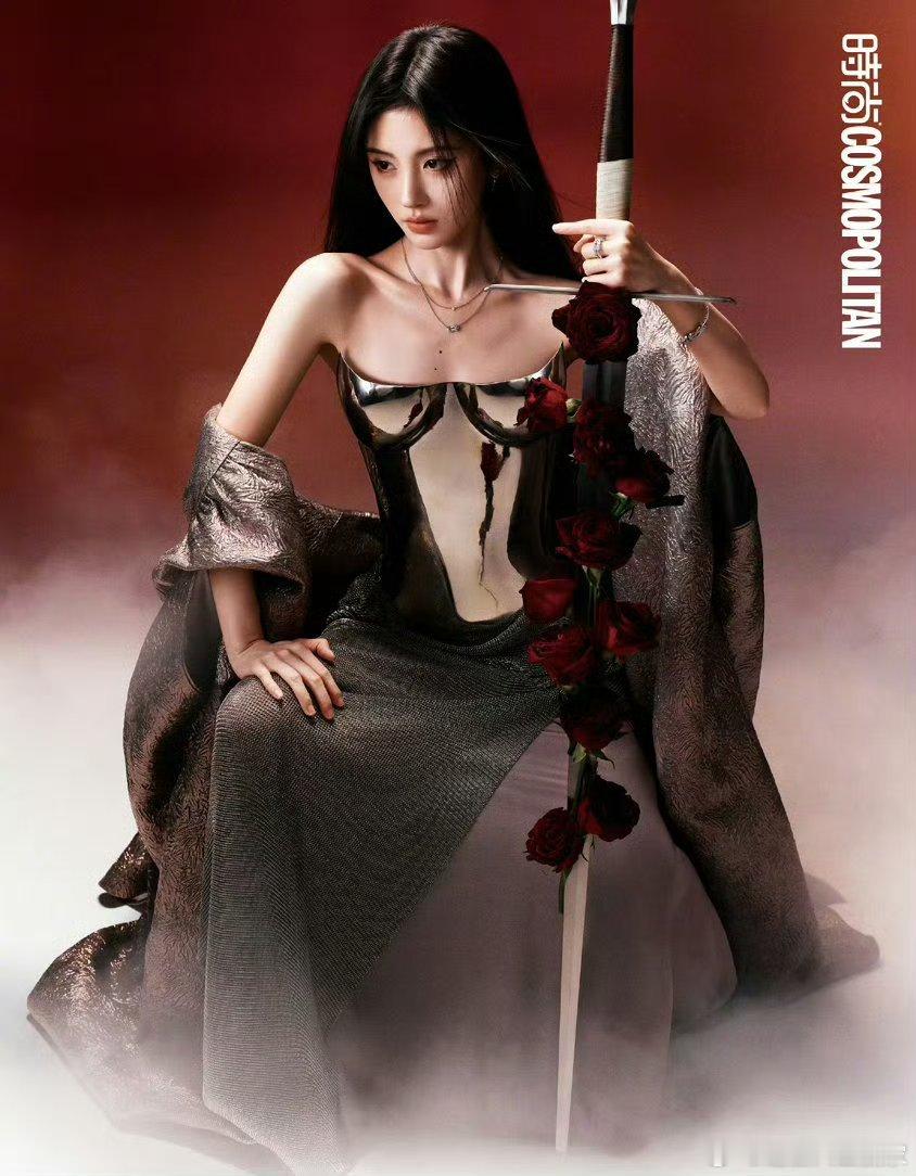 鞠婧祎ELLE最近封面彝族少女和登顶女王反差感max