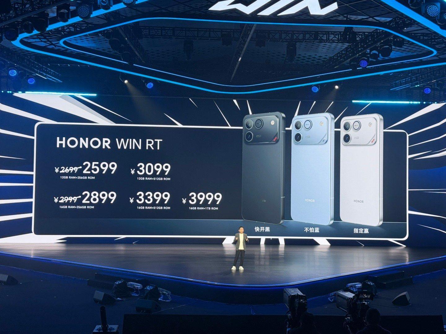 荣耀WINRT限时起售价2599元，这个家价格有10000mAh大电池，也可以