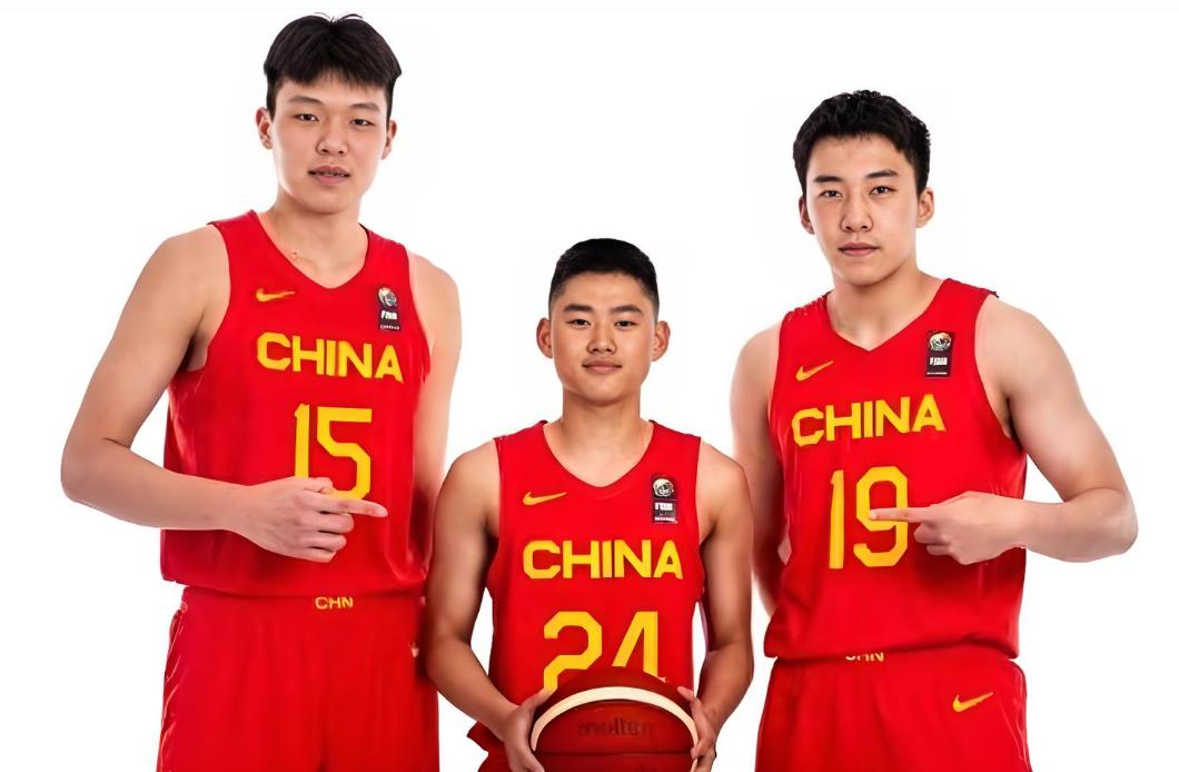 中国男篮21人集训大名单谁走谁留？昨晚，中国男篮公布21人集训大名单，虽然集训