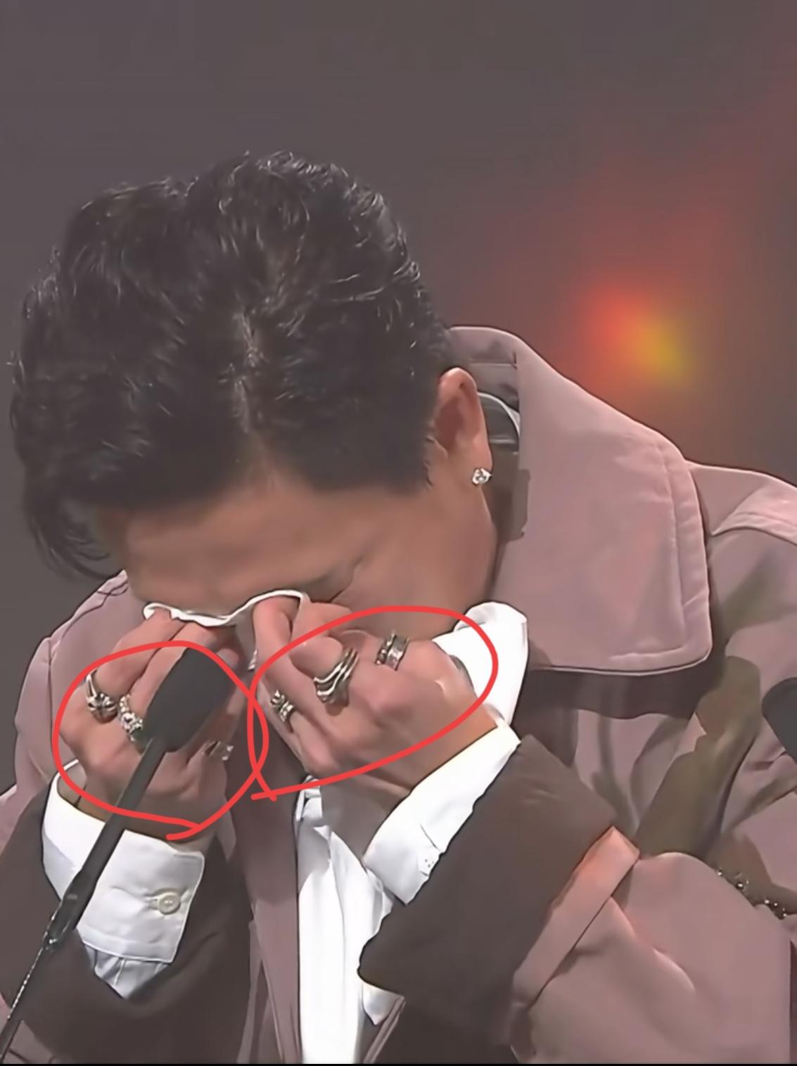 我能接受黄宗泽入行27年才拿视帝，也能接受黄宗泽拿师弟哭得噼里啪啦。但是