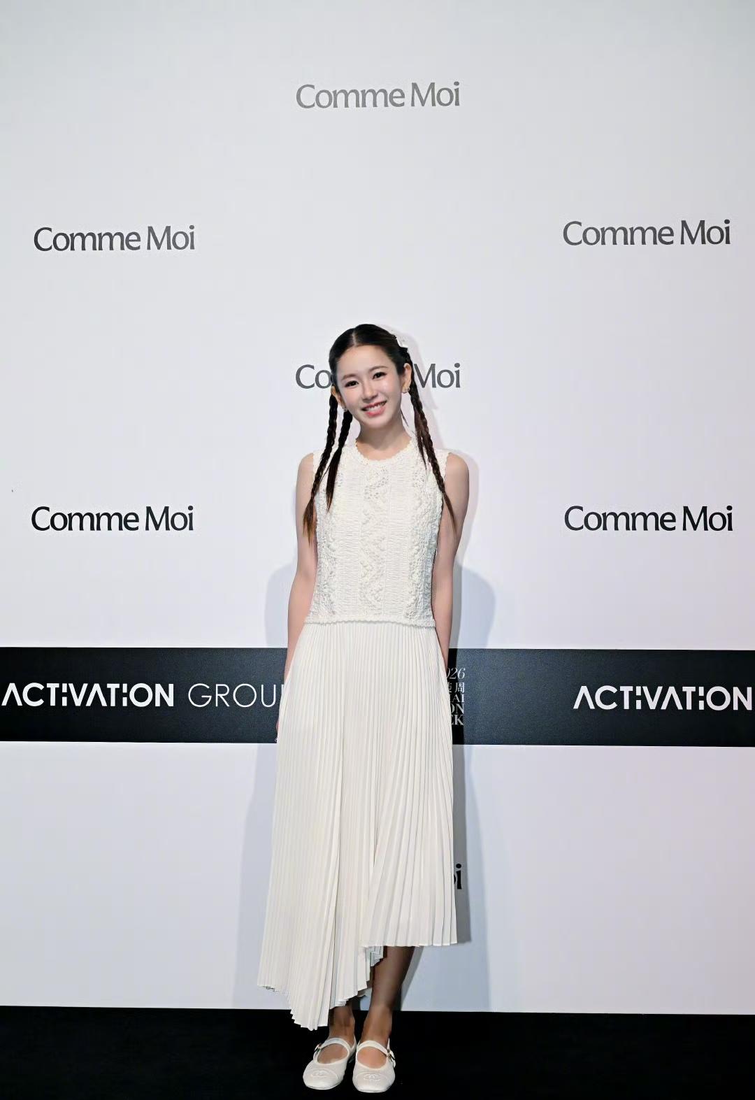 张子萱出席吕燕品牌大秀红毯活动造型少女感满满也太减龄了吧也太美了吧话