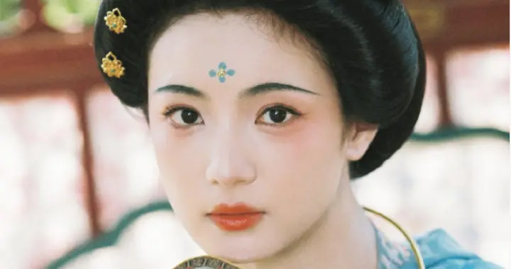 95花与大13岁知名导演结婚? 秘密怀孕大肚遮不住, 粉丝崩溃脱粉