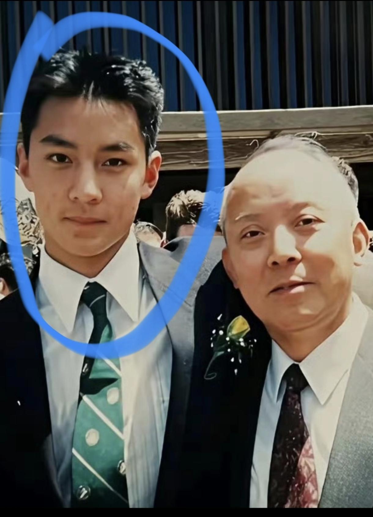 吴彦祖，林青霞，张柏芝，都是中基因彩票。人家爸爸挺帅的啊，爸妈年轻时候颜值不会差