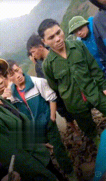 头发！🌚虽然吓人，但很真实！网络视频，据说老挝出现泥石流，有个女孩被